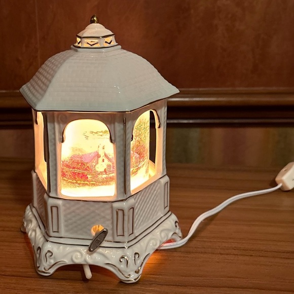 2005 Thomas Kinkade Ceramic Gazebo Music Box Night Light-WORKS! Beautiful! - Picture 1 of 10